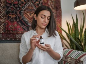 utilisation du cbd pour les douleurs menstruelles et l'endométriose : solutions alternatives aux AINS